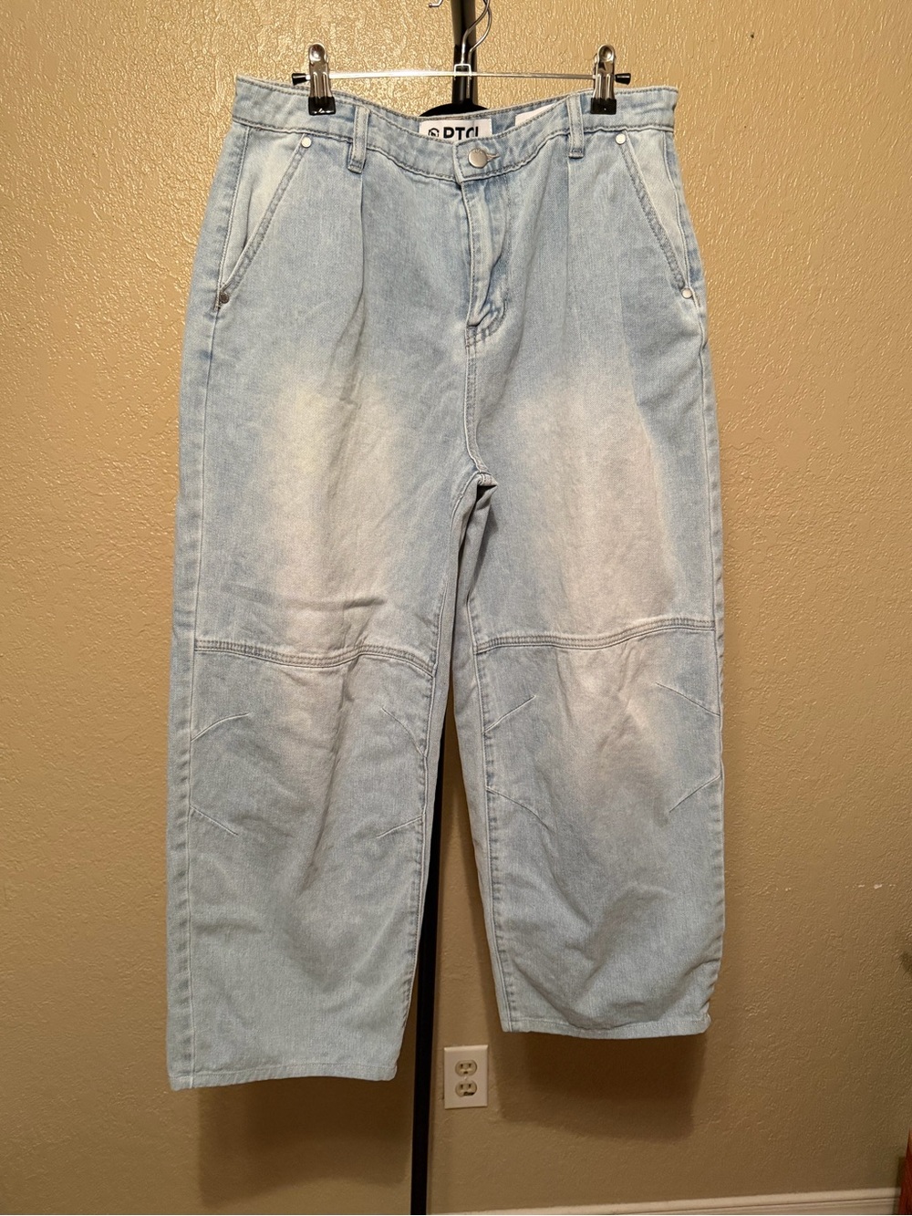 Wide Leg Light Wash Denim Jeans - Women's Barrel Leg